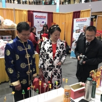 2018 Lunar New Year Extravaganza at West Edmonton Mall: Consul General Lu Xu Visits CIE Booth